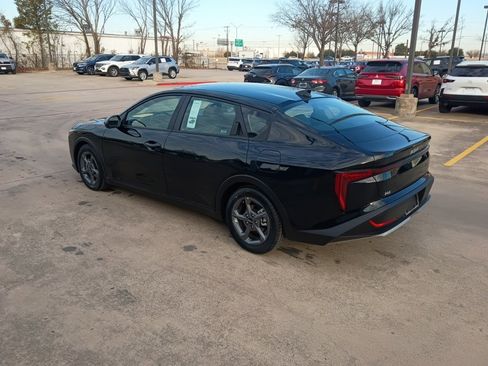 Used 2025 Kia K4 LXS image 8