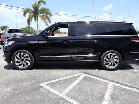 Certified 2023 Lincoln Navigator L Reserve AWD/4WD image 4