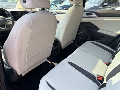 New 2025 Volkswagen Taos SE image 10