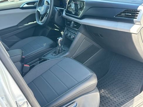 Used 2022 Volkswagen Taos SE image 29
