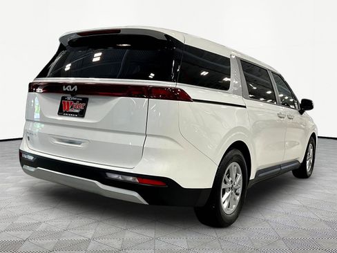 Used 2024 Kia Carnival LX FWD image 6