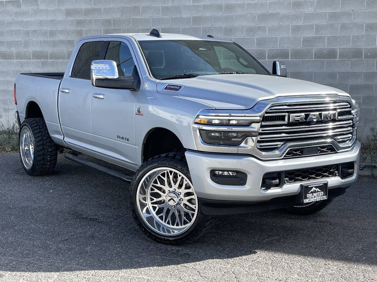 Used 2026 RAM 2500 Laramie AWD/4WD image 3