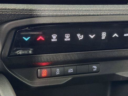 Used 2026 Jeep Cherokee Laredo AWD/4WD image 24