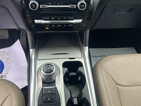 Used 2023 Ford Explorer Limited image 23