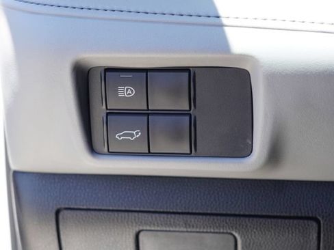 Used 2020 Toyota Highlander XLE FWD image 20