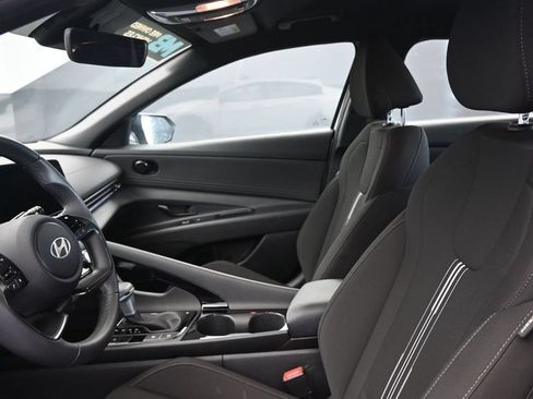Used 2025 Hyundai Elantra SEL FWD image 23