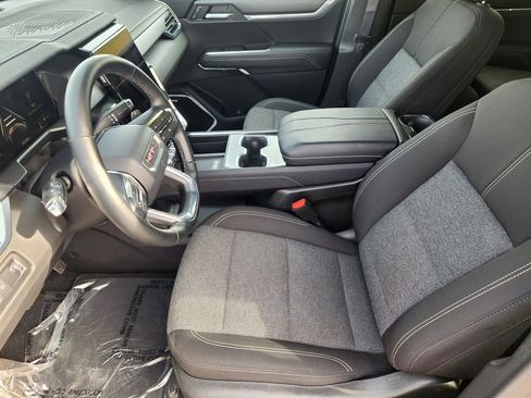 Used 2025 GMC Acadia Elevation image 14