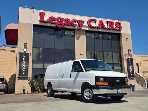 Used 2014 Chevrolet Express 2500 Extended RWD image 2