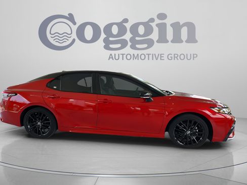Used 2023 Toyota Camry XSE FWD image 6