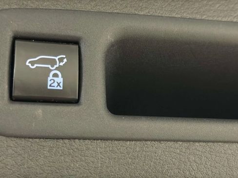 Used 2024 Toyota Sienna XSE AWD/4WD image 12