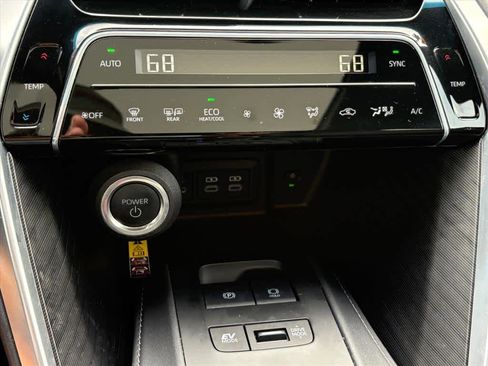 Used 2024 Toyota Venza Nightshade image 16