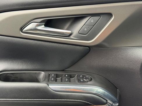 Used 2025 Chevrolet Traverse LT image 22