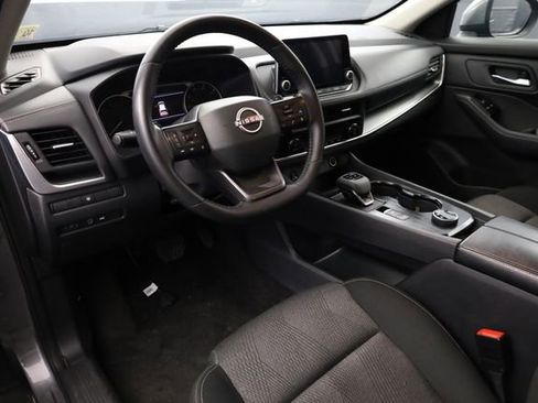 Used 2025 Nissan Rogue SV image 10