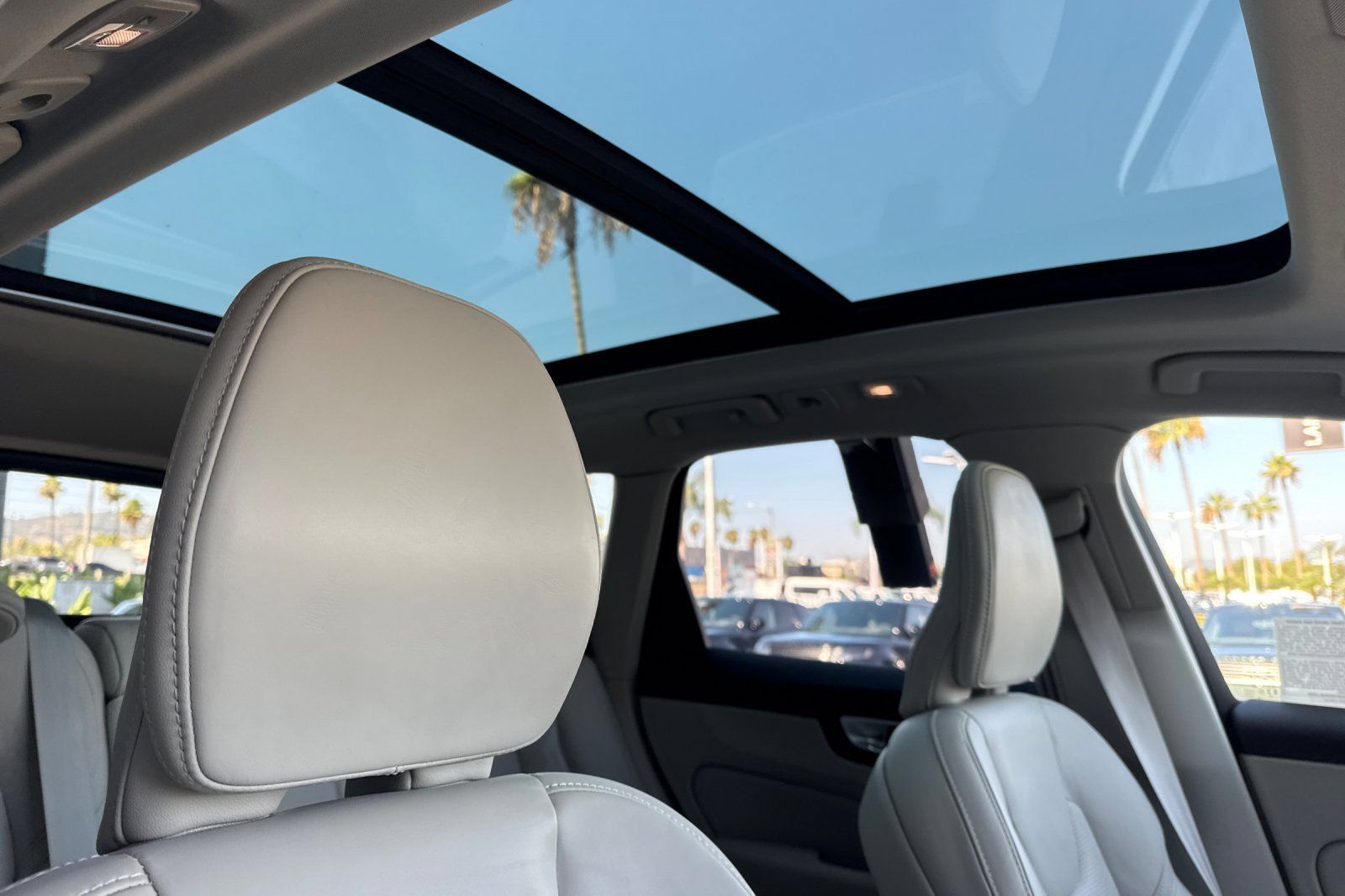 Certified 2026 Volvo XC60 B5 Ultra w/ Climate Package PRO AWD/4WD image 18