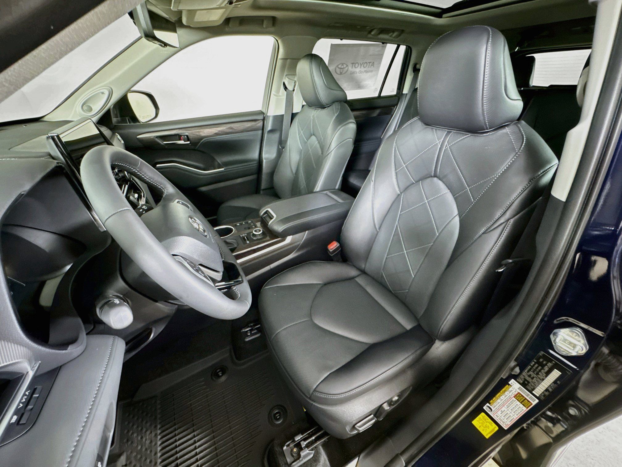 Used 2025 Toyota Highlander Platinum AWD/4WD image 12
