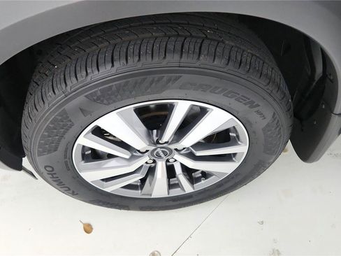 Used 2025 Nissan Pathfinder SL FWD image 37