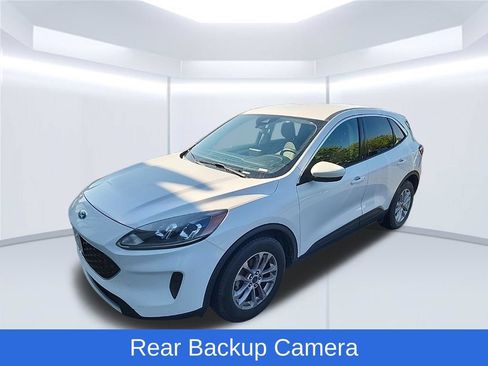Used 2020 Ford Escape SE FWD image 3