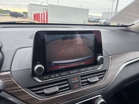 Used 2022 Nissan Altima 2.5 SL FWD image 12