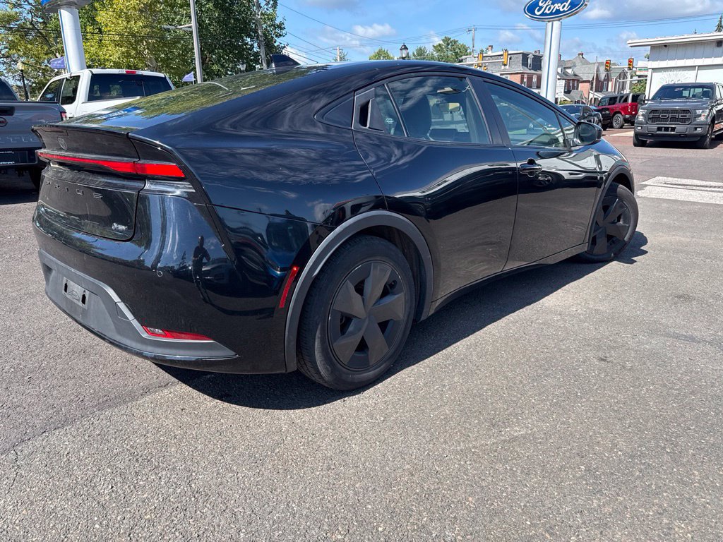 Used 2023 Toyota Prius LE FWD image 4