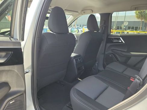 Used 2026 Mitsubishi Outlander ES FWD image 10