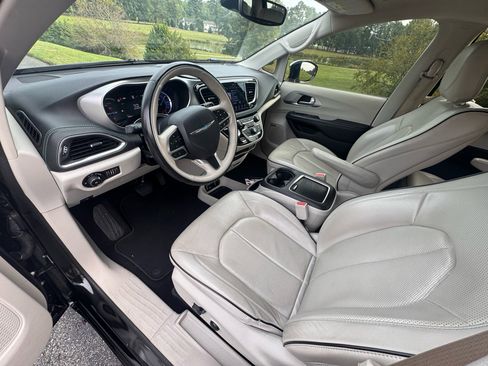 Used 2018 Chrysler Pacifica Limited w/ Advanced Safetytec Group image 22