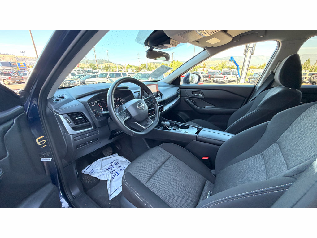 Used 2025 Nissan Rogue SV FWD image 17