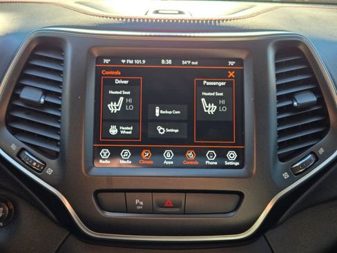 Used 2020 Jeep Cherokee Trailhawk w/ Cold Weather Group AWD/4WD image 24