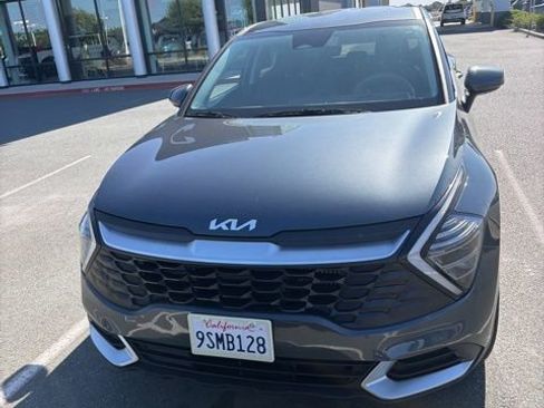 Used 2025 Kia Sportage LX FWD image 2