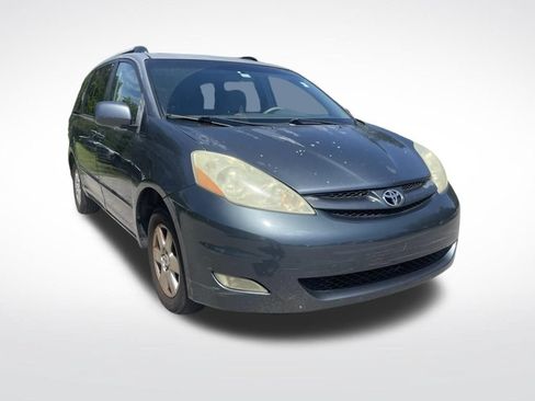 Used 2006 Toyota Sienna XLE w/ XLE Pkg 3 FWD image 2