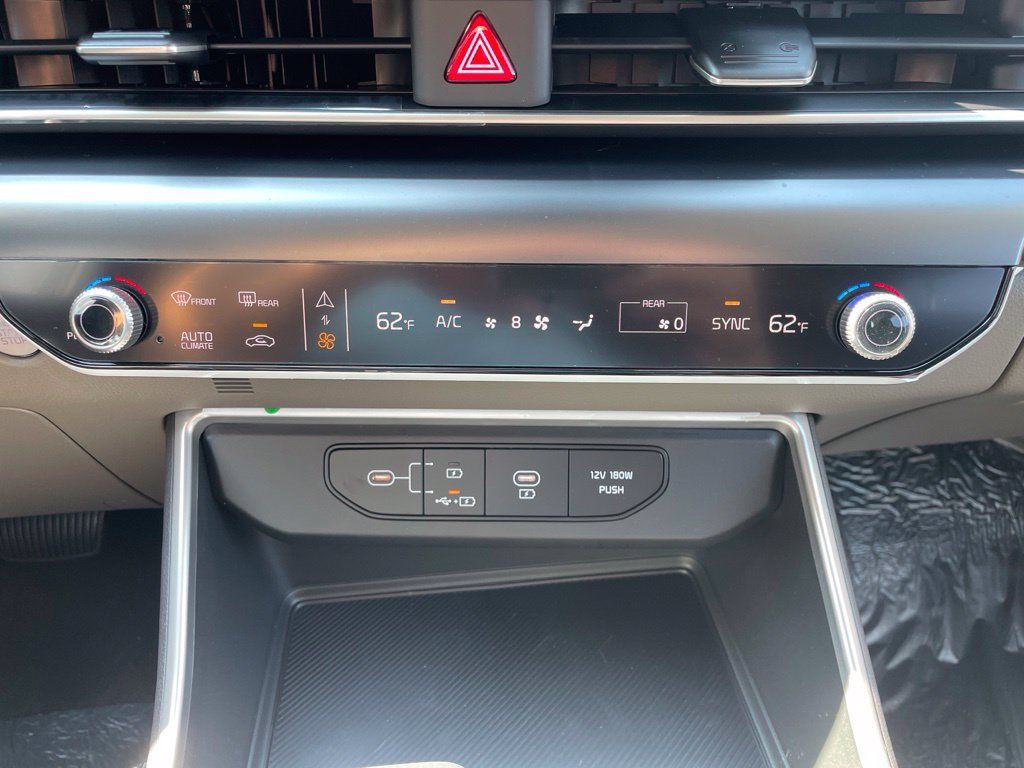 New 2027 Kia Carnival FWD image 22