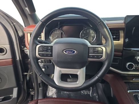 Used 2024 Ford Expedition Limited image 13