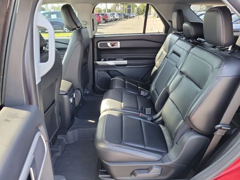 Used 2021 Ford Explorer XLT w/ Equipment Group 202A RWD image 16