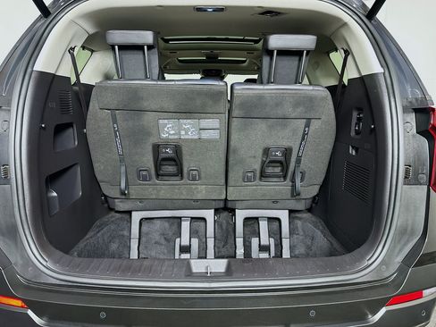Used 2025 Kia Carnival SX w/ SX Dark Edition Package FWD image 27
