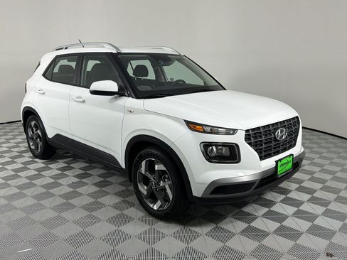 Used 2024 Hyundai Venue SEL FWD image 7