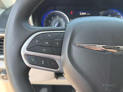 Used 2024 Chrysler Pacifica Touring-L FWD image 34
