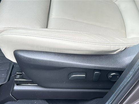 Used 2022 Subaru Ascent Limited w/ Technology Package image 15