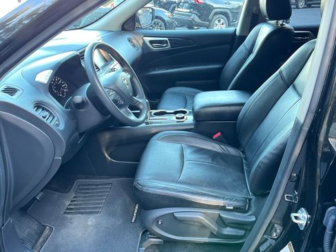 Used 2017 Nissan Pathfinder S image 9