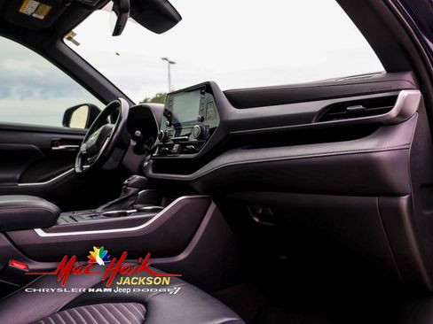 Used 2022 Toyota Highlander XSE image 18