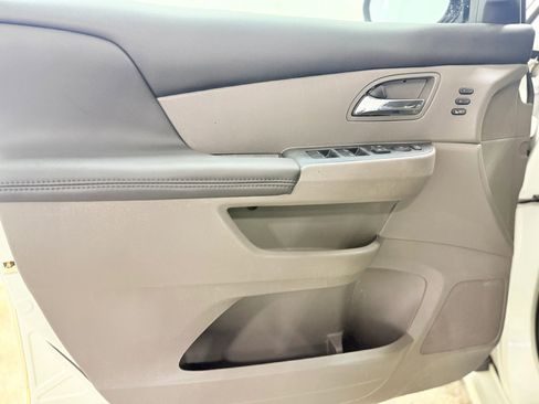 Used 2016 Honda Odyssey Touring Elite image 11
