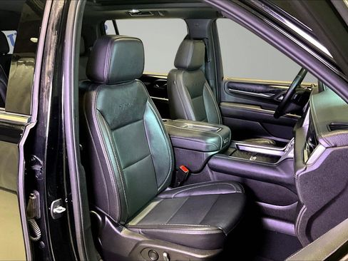 Used 2023 GMC Yukon XL Denali RWD image 29