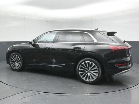 Used 2019 Audi e-tron Prestige w/ Prestige Package image 5
