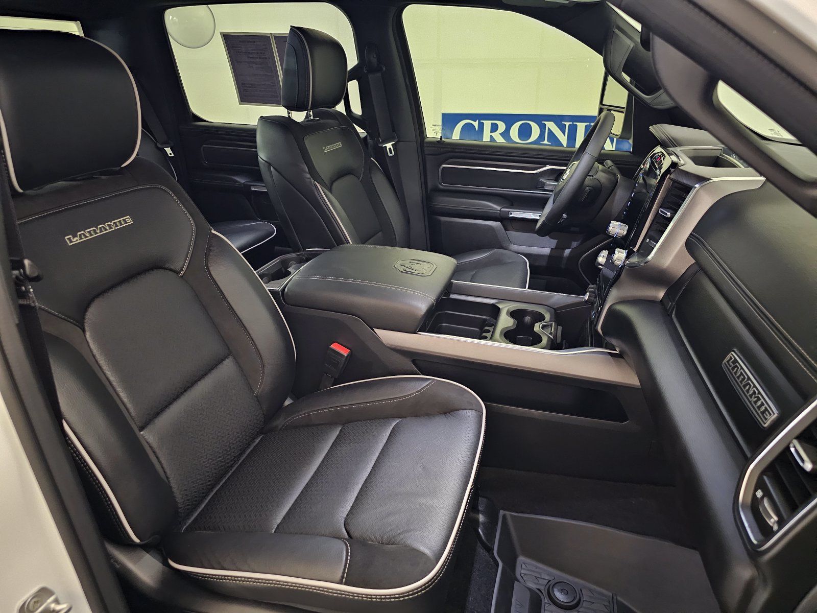 Used 2025 RAM 1500 Laramie w/ Sport Appearance Package AWD/4WD image 28