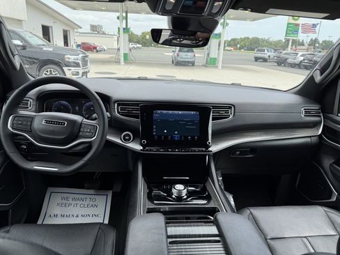 Used 2024 Jeep Wagoneer Series II image 16