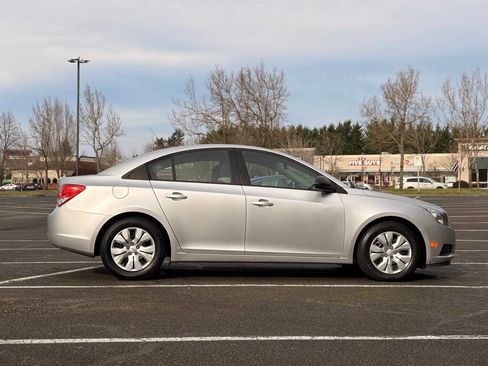 Used 2014 Chevrolet Cruze LS image 6