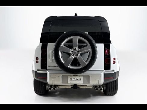 Used 2024 Land Rover Defender 110 SE AWD/4WD image 4