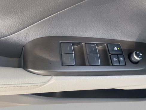 Used 2021 Toyota Camry XLE w/ Cold Weather Package FWD image 11