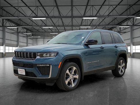 New 2026 Jeep Grand Cherokee Limited RWD image 1
