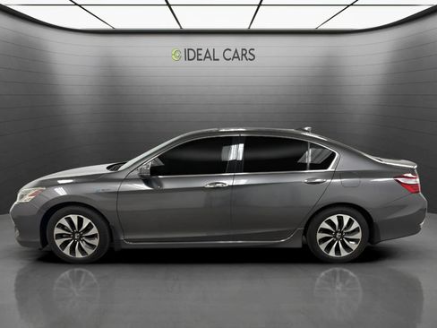 Used 2017 Honda Accord Touring image 2
