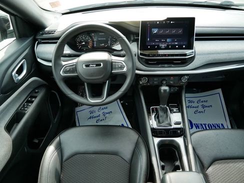 Used 2024 Jeep Compass Latitude image 9