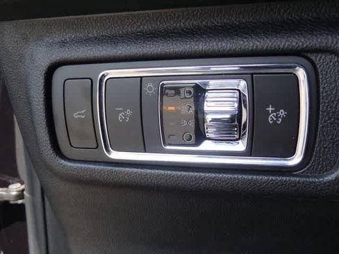 Used 2022 Lincoln Corsair AWD w/ Premium Package image 17